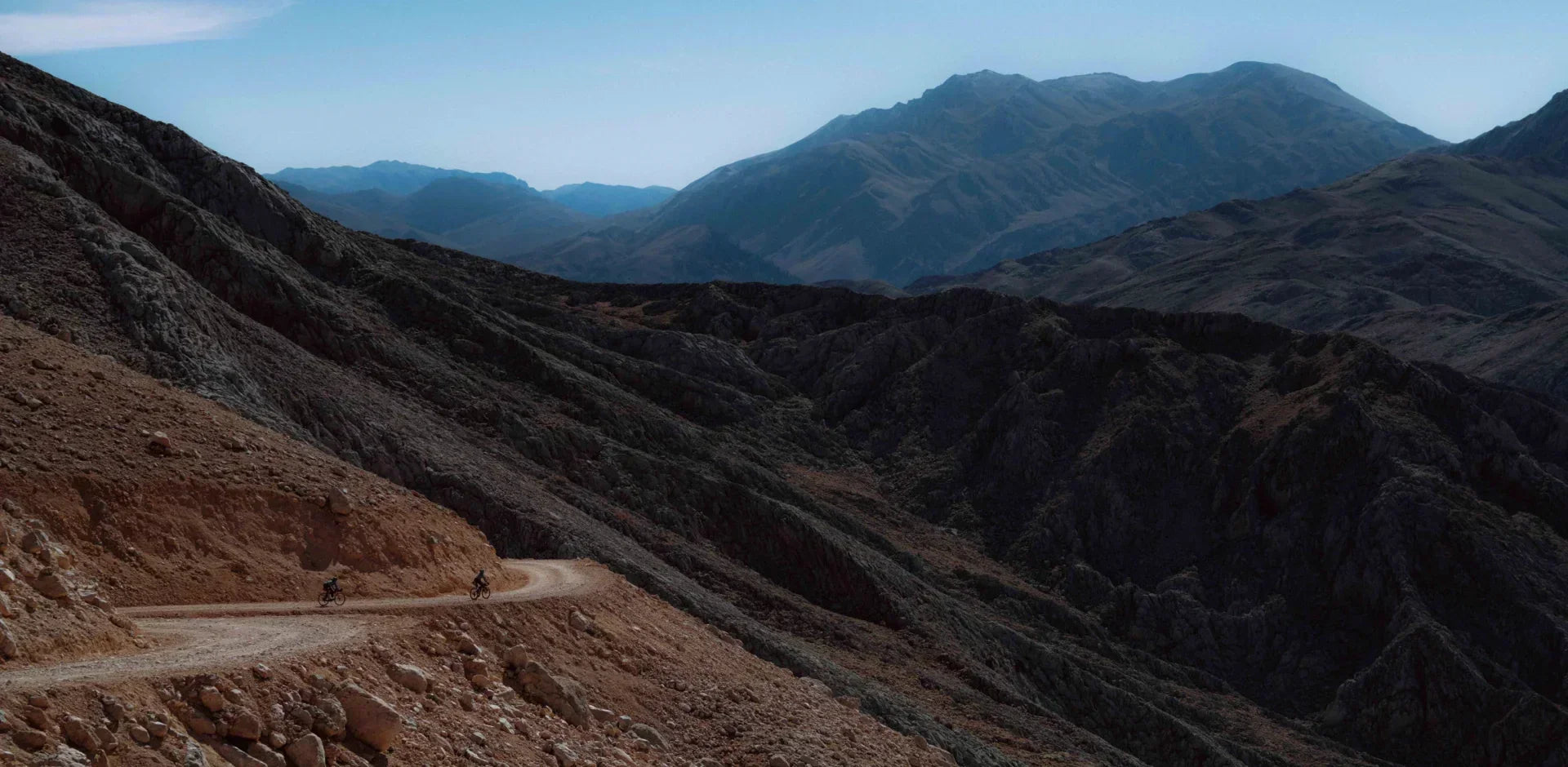 Cyclists on a mountain dirt trail showcasing endurance with stamox beetroot powder