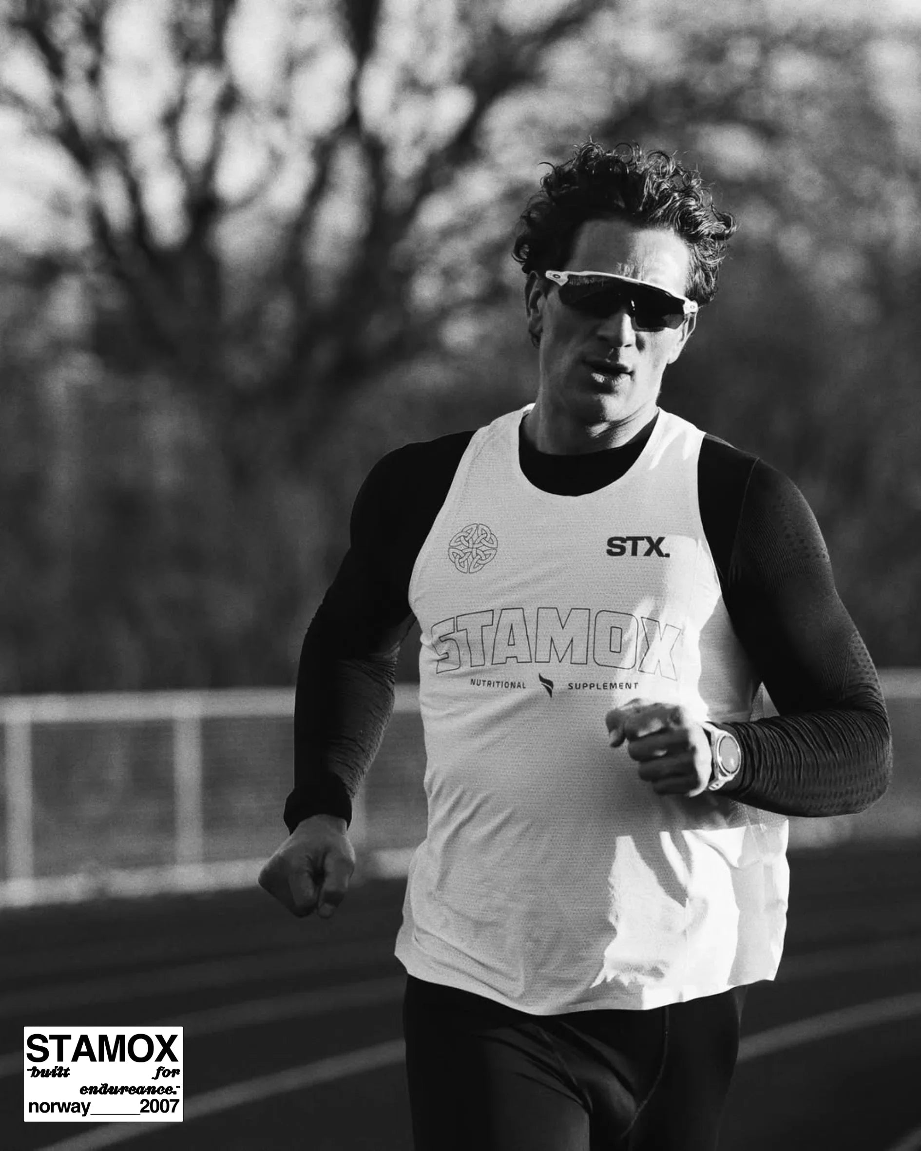 Athlete running outdoors in STAMOX shirt, promoting stamox beetroot powder for endurance