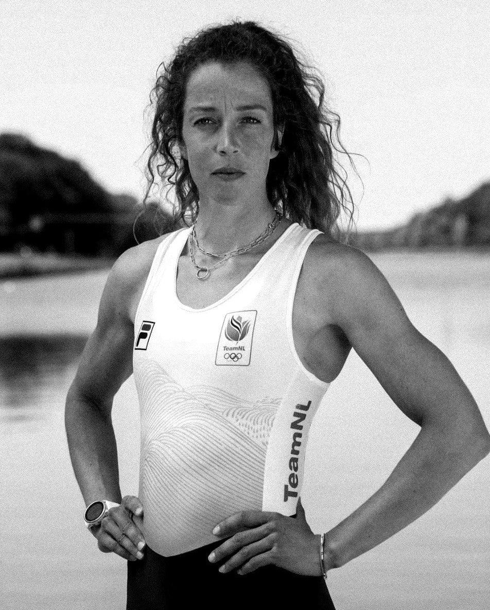 Female athlete in TeamNL uniform outdoors, highlighting stamox beetroot powder for endurance