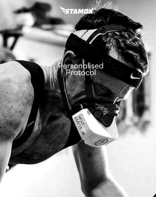 Athlete using VO2 Master mask with Stamox beetroot powder for enhanced endurance and performance