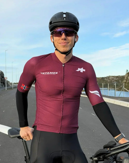 Cyclist in Stamox jersey with bike outdoors promoting Stamox Beetroot Powder