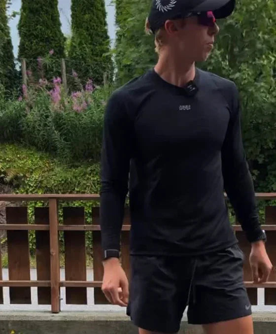 Athlete outdoors in black workout gear, promoting Stamox beetroot powder for endurance