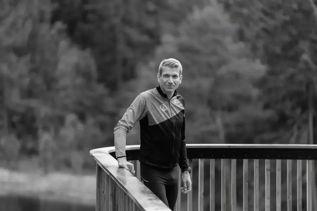 Man in athletic jacket outdoors, promoting stamox beetroot powder for endurance and recovery